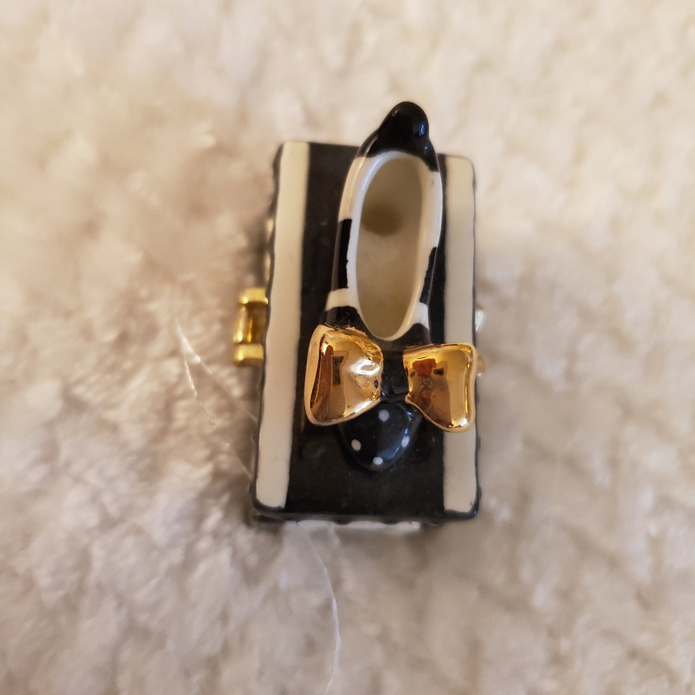 Trinket high heel shoes on beautiful little box - Picture 4 of 8